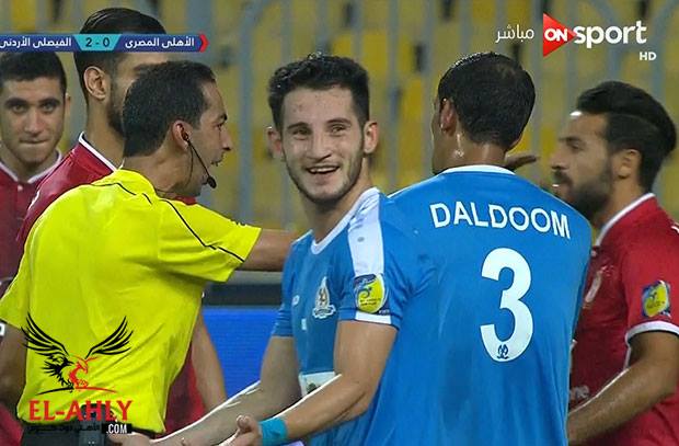 على لمغيفري أثناء تحكيمه لاحدى المباريات الدولية في السابق