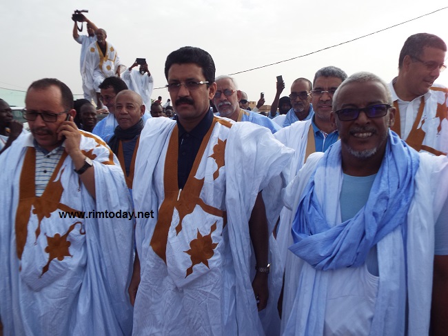 الوزير ولد أداعه صحبة والي لعصابة في زيارة لمقر مبادرة الزعيم التقليدي سيدي محمد ولد محمد الراظي 