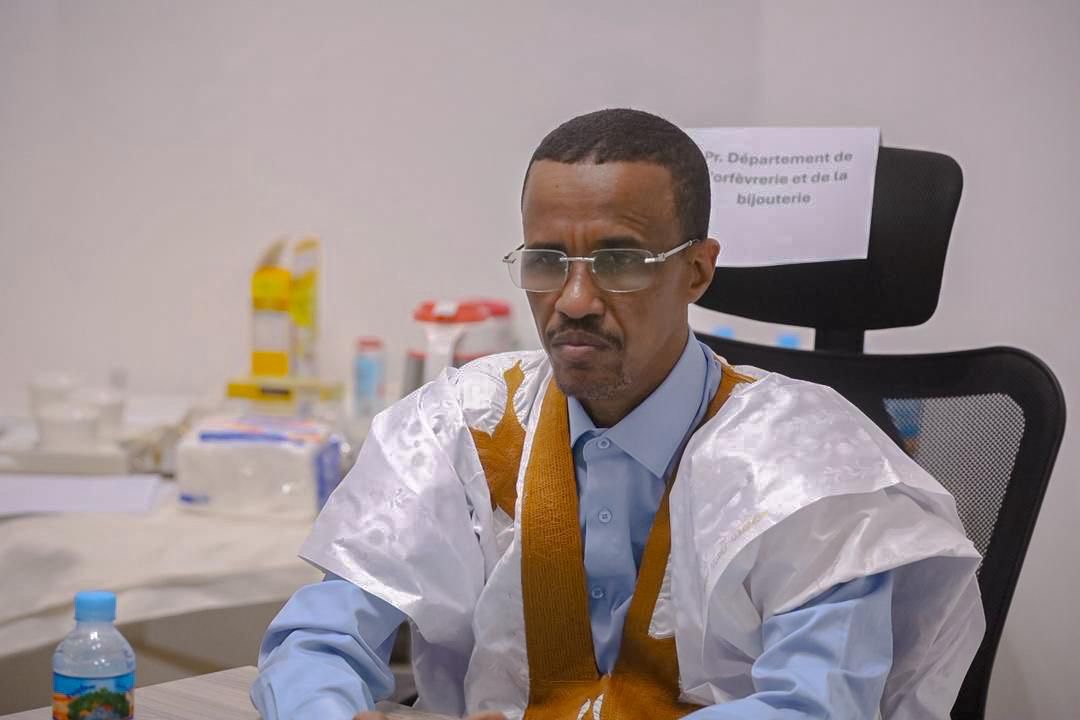 مدير "مجوهرات البر والتقوى " محمد فال ولد أحميد رئيس قسم صياغة الذهب والمجوهرات 