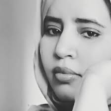 الصحفية الملحقة بالرئاسة آسية عبد الرحمن