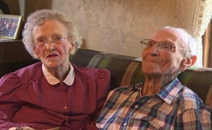 والدا السيدة نموذج في "الجمال"